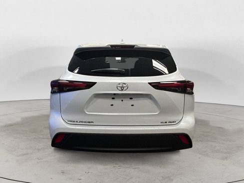 Used 2026 Toyota Highlander XLE AWD/4WD image 4