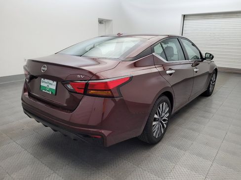 Used 2024 Nissan Altima 2.5 SV FWD image 9