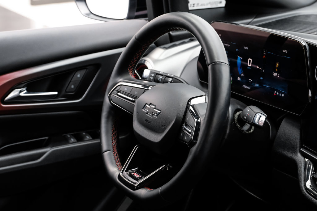 Used 2024 Chevrolet Equinox EV RS w/ LPO, Trailering Package FWD image 14