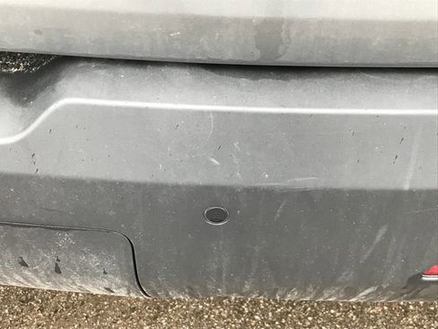 Used 2023 Chevrolet Traverse LT image 4