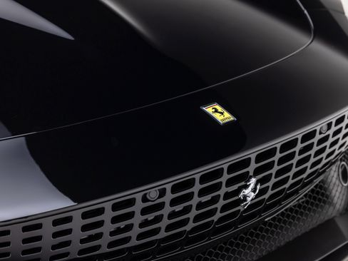 Used 2026 Ferrari Roma Spider RWD image 14