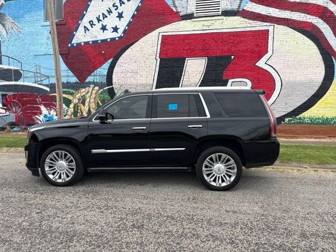 Used 2017 Cadillac Escalade Platinum AWD/4WD image 3