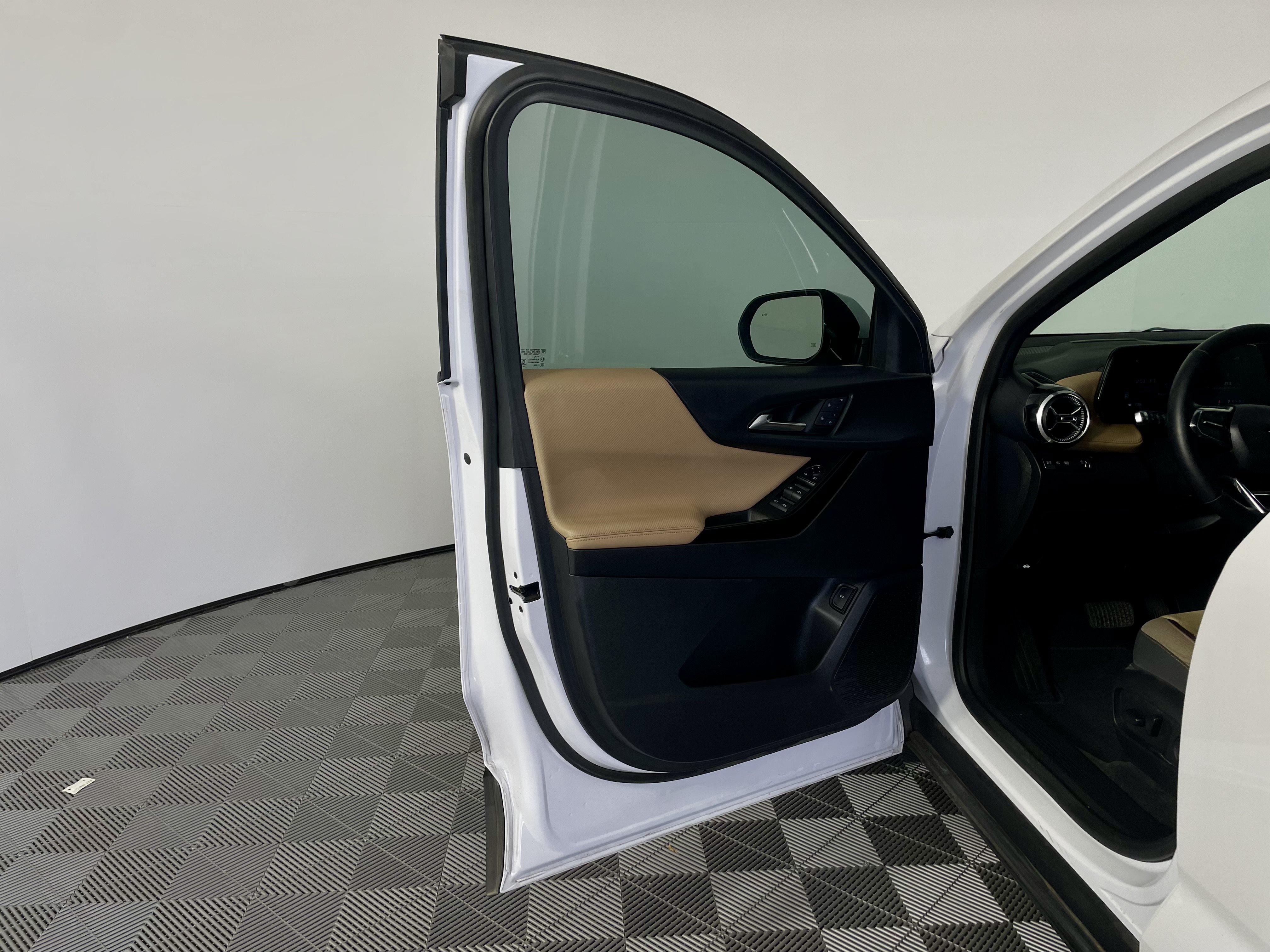 Used 2025 Chevrolet Equinox ACTIV w/ Safety and Technology Package FWD image 12
