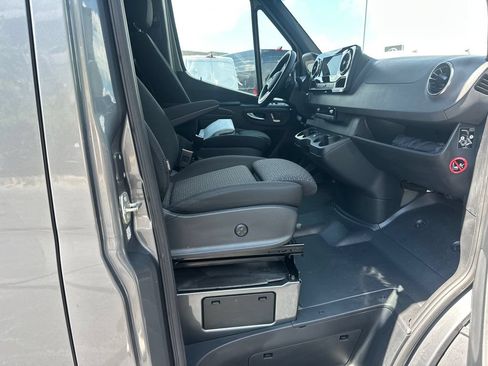 Used 2023 Mercedes-Benz Sprinter 2500 image 14