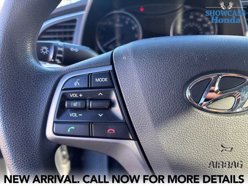 Used 2017 Hyundai Elantra SE image 13
