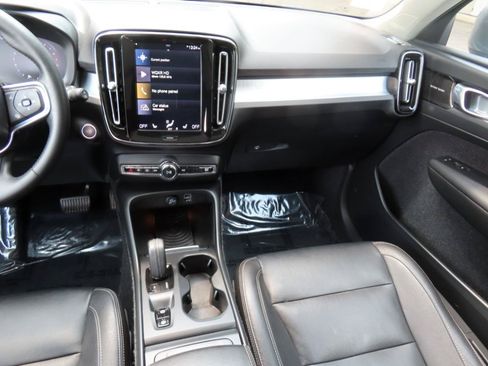 Used 2019 Volvo XC40 T4 Momentum FWD image 15