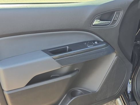 Used 2016 Chevrolet Colorado Z71 AWD/4WD image 8