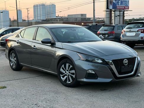 Used 2022 Nissan Altima 2.5 S FWD image 2