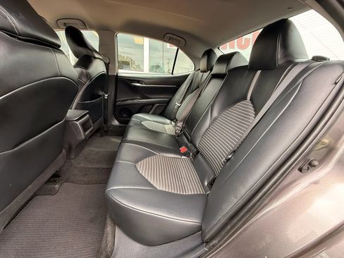 Used 2020 Toyota Camry SE FWD image 10