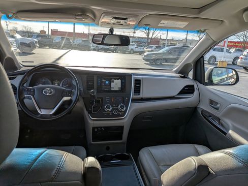 Used 2015 Toyota Sienna XLE image 15