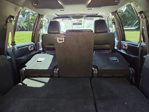 Used 2017 Lincoln Navigator L Select RWD image 39