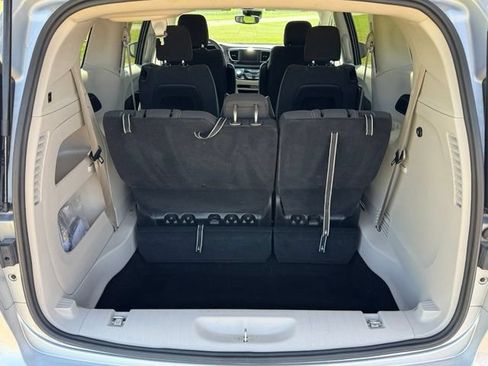 Used 2023 Chrysler Voyager LX FWD image 7