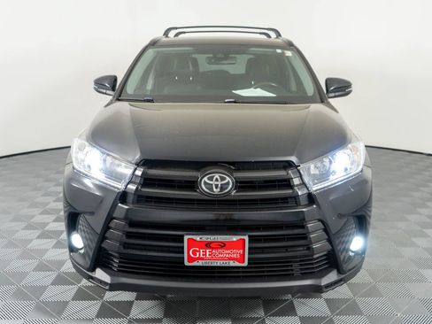 Used 2017 Toyota Highlander SE AWD/4WD image 2