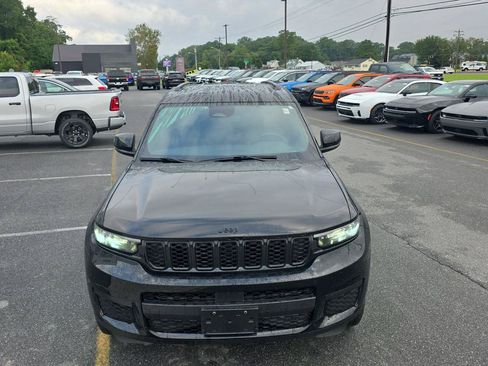 Used 2024 Jeep Grand Cherokee L Altitude AWD/4WD image 3