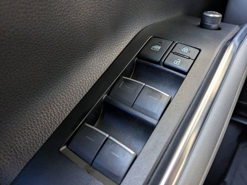 Used 2022 Toyota Highlander Platinum image 26