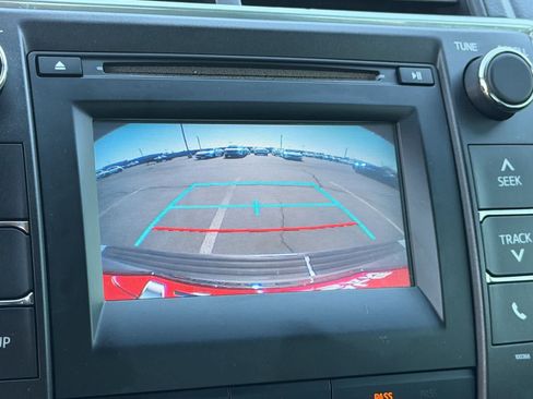 Used 2015 Toyota Camry SE w/ Moonroof Package FWD image 25