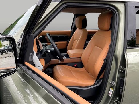 Used 2023 Land Rover Defender 110 SE AWD/4WD image 7