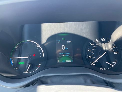 Used 2023 Toyota Sienna XLE FWD image 38
