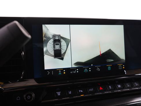 Used 2025 Chevrolet Silverado 2500 ZR2 w/ Technology Package AWD/4WD image 29