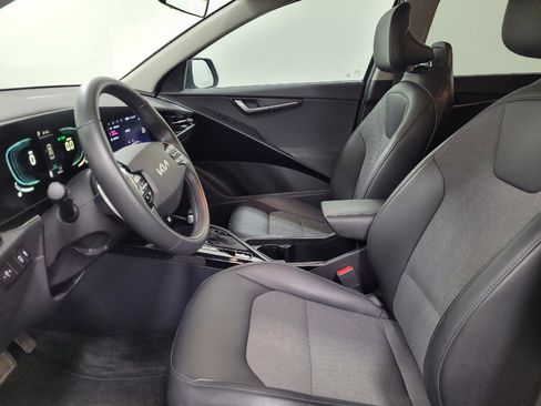Used 2023 Kia Niro EX image 17