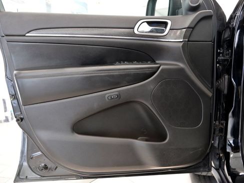 Used 2018 Jeep Grand Cherokee Limited AWD/4WD image 14