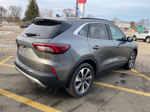 Used 2025 Ford Escape Platinum image 5