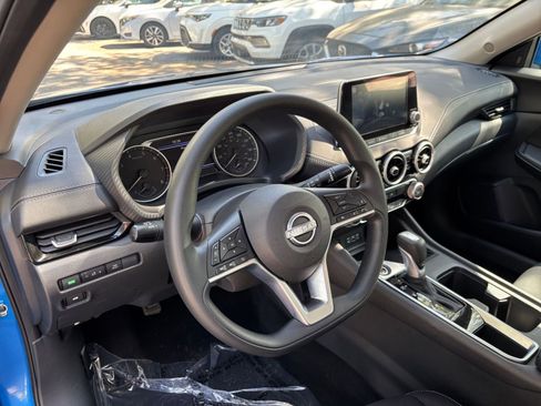 Used 2025 Nissan Sentra SV FWD image 43