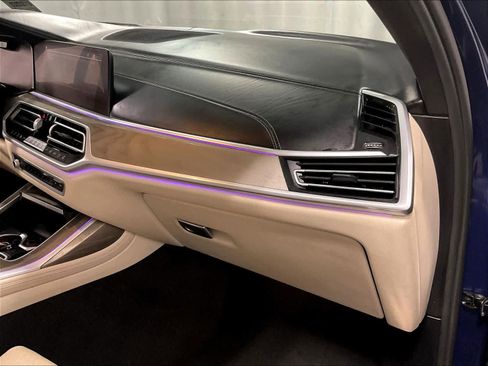 Used 2021 BMW X7 M50i image 7