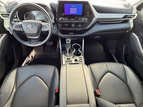Used 2023 Toyota Highlander XLE AWD/4WD image 15