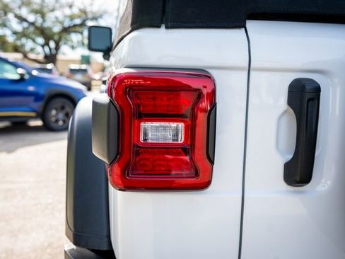 Used 2022 Jeep Wrangler Willys image 16