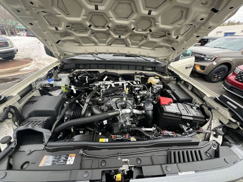 New 2025 Ford Bronco Badlands image 27