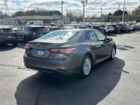 Used 2018 Toyota Camry XLE image 25