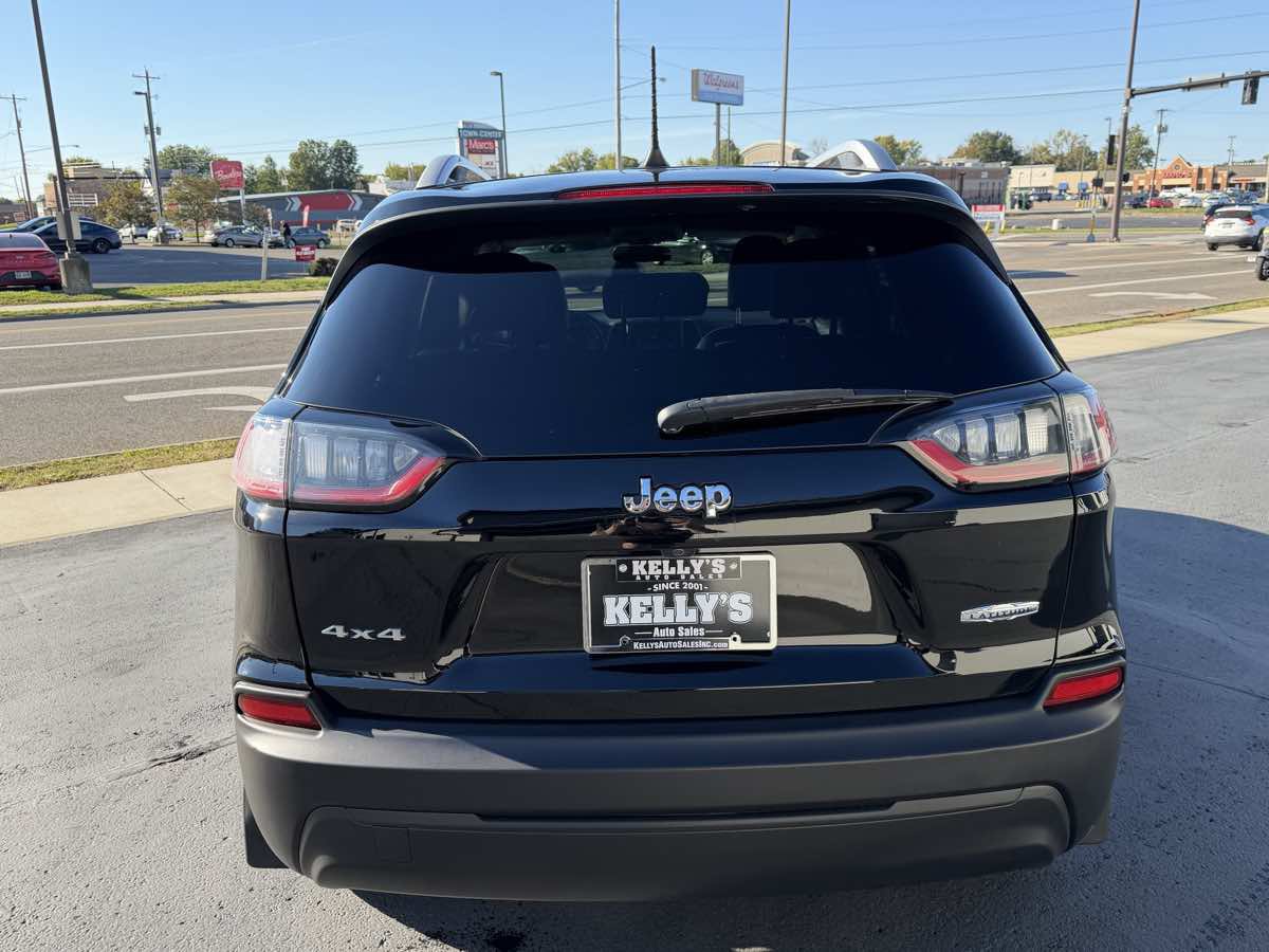 Used 2019 Jeep Cherokee Latitude Plus AWD/4WD image 4