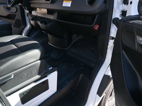 Used 2025 Mercedes-Benz Sprinter 2500 image 20