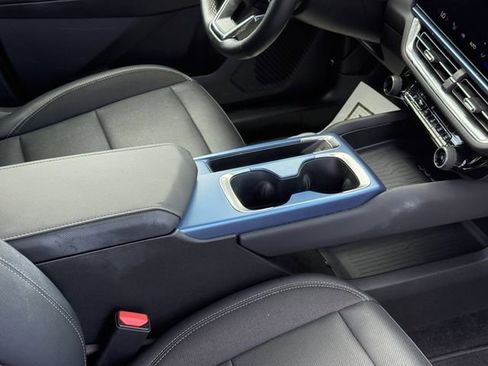 Used 2025 Chevrolet Equinox EV LT w/ Convenience Package image 16