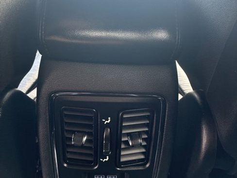 Used 2019 Jeep Grand Cherokee Limited image 24