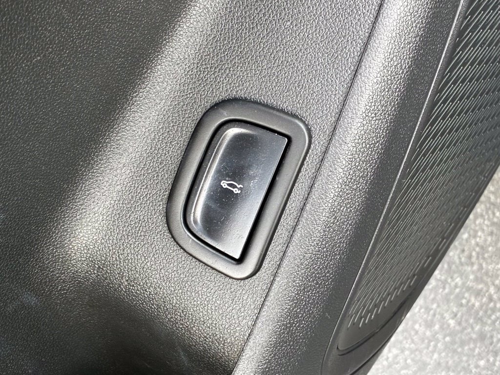 Used 2024 Chevrolet Traverse LS w/ Midnight/Sport Edition FWD image 6