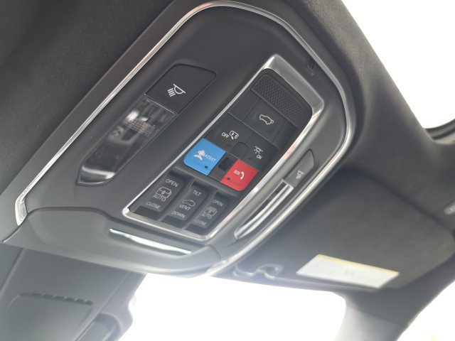 Used 2024 Jeep Wagoneer Launch Edition AWD/4WD image 28
