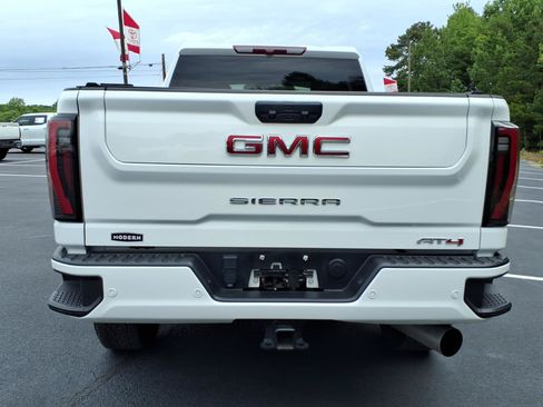 Used 2025 GMC Sierra 2500 AT4 AWD/4WD image 4