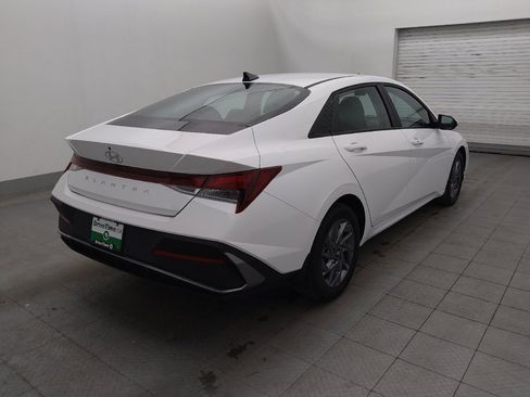 Used 2024 Hyundai Elantra SEL FWD image 9