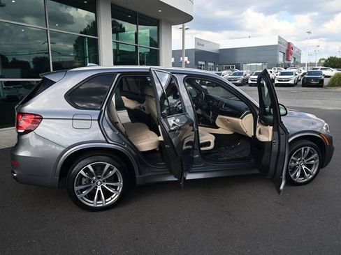 Used 2017 BMW X5 xDrive50i AWD/4WD image 38