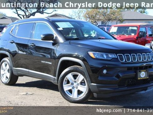 Used 2022 Jeep Compass Latitude image 1