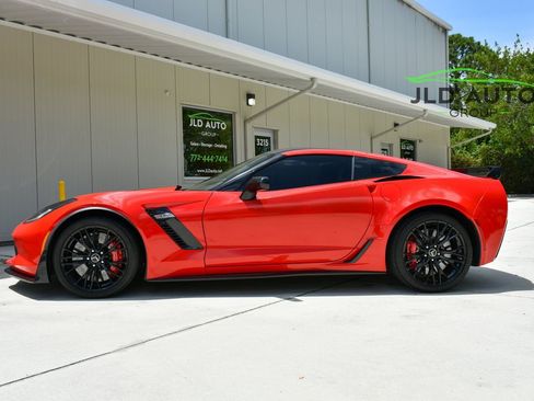 Used 2015 Chevrolet Corvette Z06 w/ 3LZ Preferred Equipment Group RWD image 3