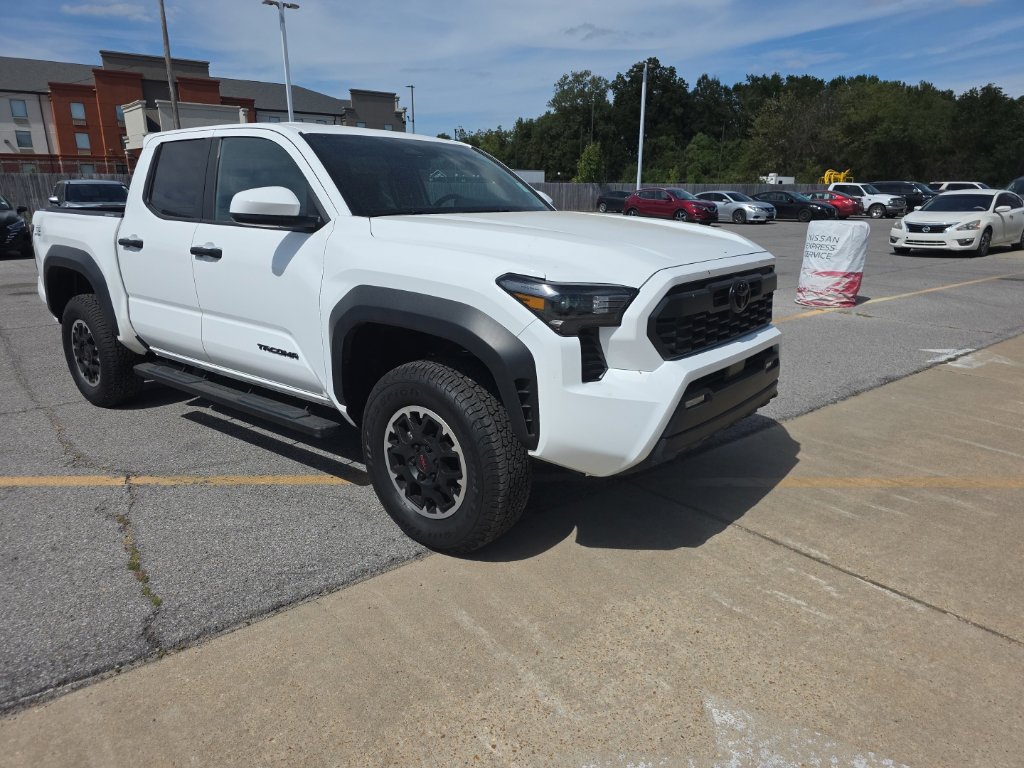 Used 2025 Toyota Tacoma TRD Off-Road AWD/4WD image 4