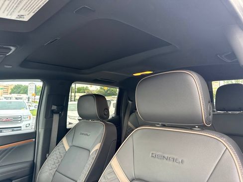 Used 2024 GMC Canyon Denali AWD/4WD image 13