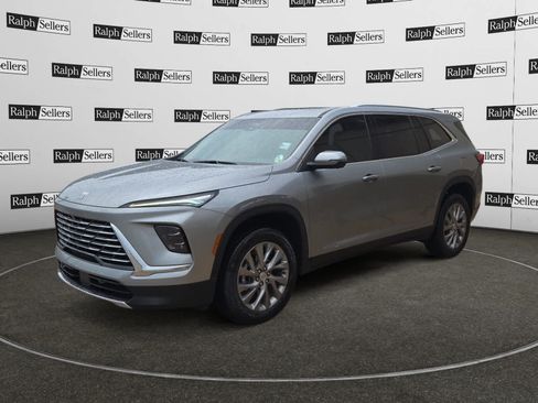 Used 2025 Buick Enclave Preferred w/ Power Package AWD/4WD image 2