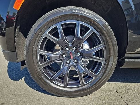 Used 2024 GMC Yukon XL Denali AWD/4WD image 10