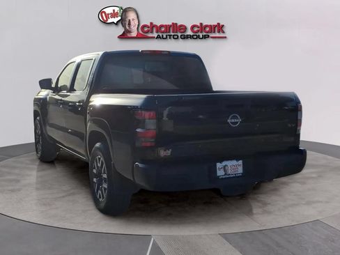 Used 2022 Nissan Frontier SV w/ SV Premium Package RWD image 3