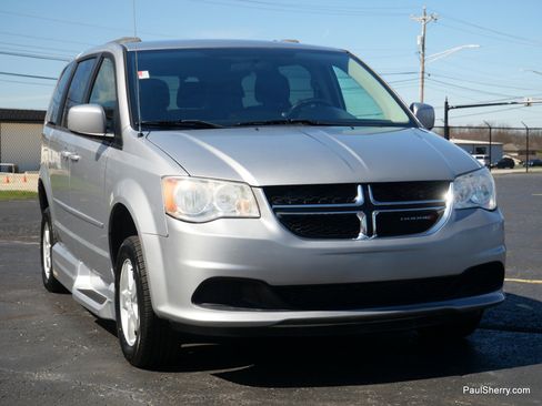 Used 2013 Dodge Grand Caravan SXT w/ Rear Park Assist Pkg image 23