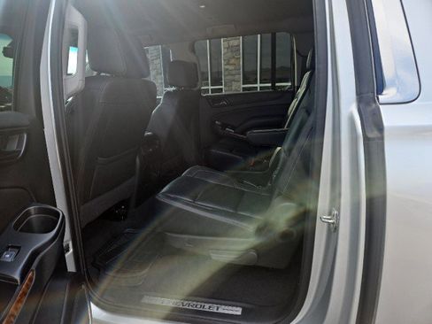 Used 2020 Chevrolet Suburban Premier image 25